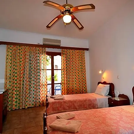 Georgia 3* Perissa (Santorini)