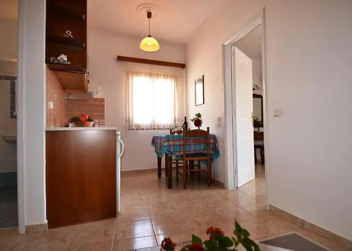 Georgia 3* Perissa (Santorini)