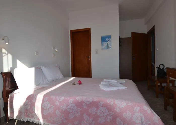 Georgia 3* Perissa (Santorini)