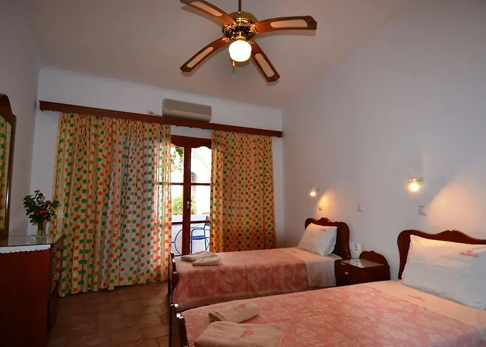 Georgia 3* Perissa (Santorini)