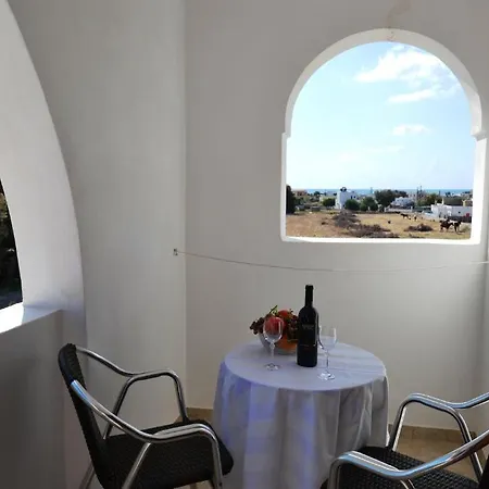 Georgia 3* Perissa (Santorini)