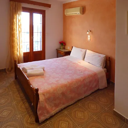 Georgia Hotel Perissa (Santorini)