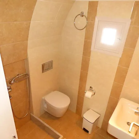 Georgia Perissa (Santorini)