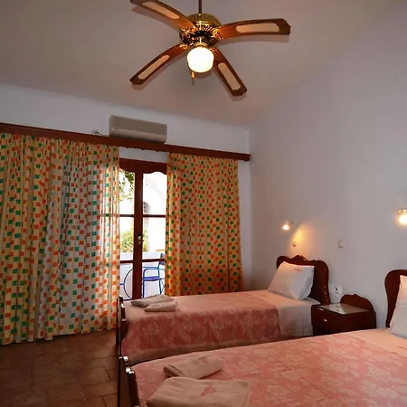 Georgia 3* Perissa (Santorini)